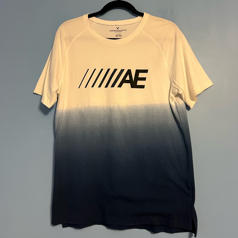 American Eagle Men’s Ombré T-Shirt (Medium)